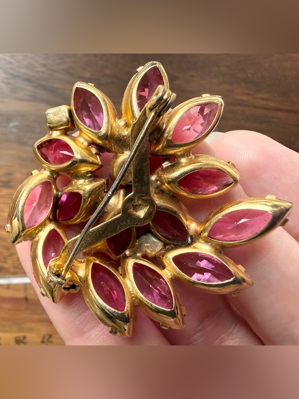 Vintage Pink Floral Rhinestone Brooch Pin Prong Set Flower Gold Tone - Picture 4 of 6
